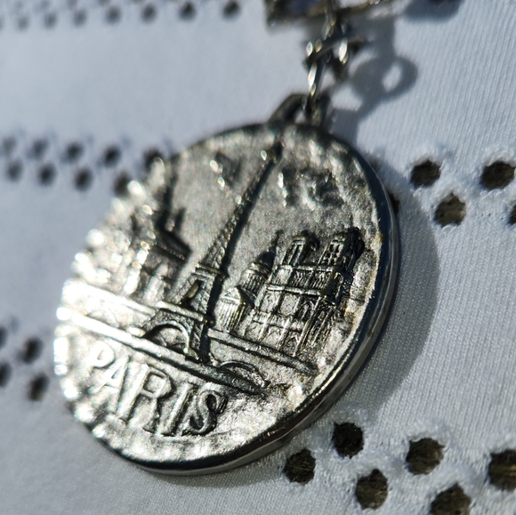 Vintage Eiffel Tower Key Chain - Picture 2 of 3